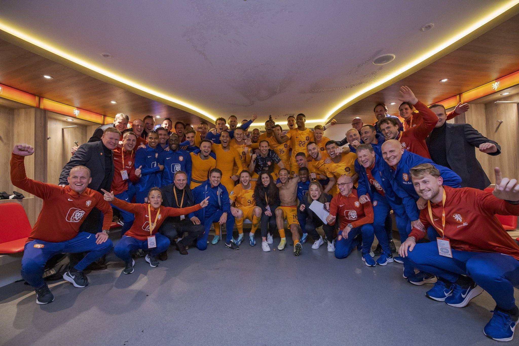 包含赛地聚焦——NBA总决赛今夜热度飙升;多伦多猛龙刷新队史纪录;更衣室稳定;更衣室氛围转暖的词条 包含赛地聚焦——NBA总决赛今夜热度飙升;多伦多猛龙刷新队史纪录;更衣室稳定;更衣室氛围转暖的词条