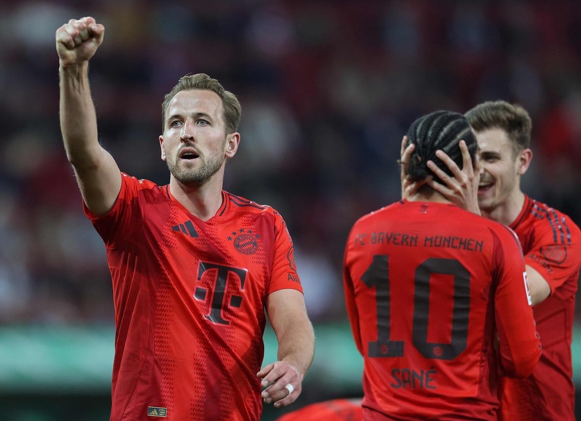 凯恩连续十二场比赛得分超过比分优势明显，曼联挑战极限！(凯恩加入曼城)