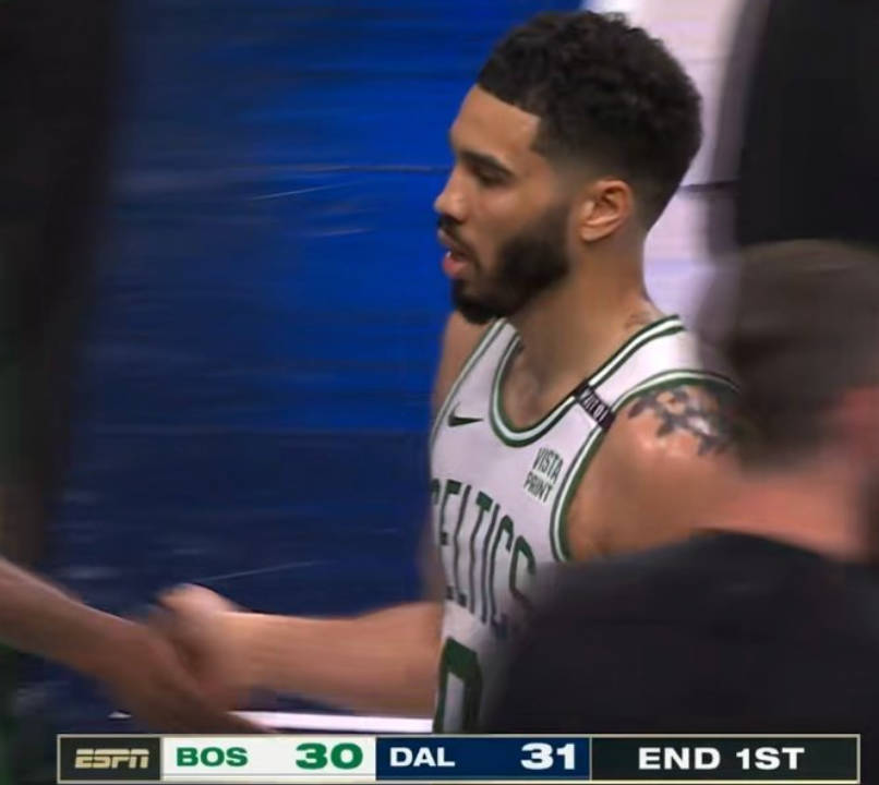  塔图姆在独行侠比赛中回归赛场，赛况扑朔迷离引发热议！