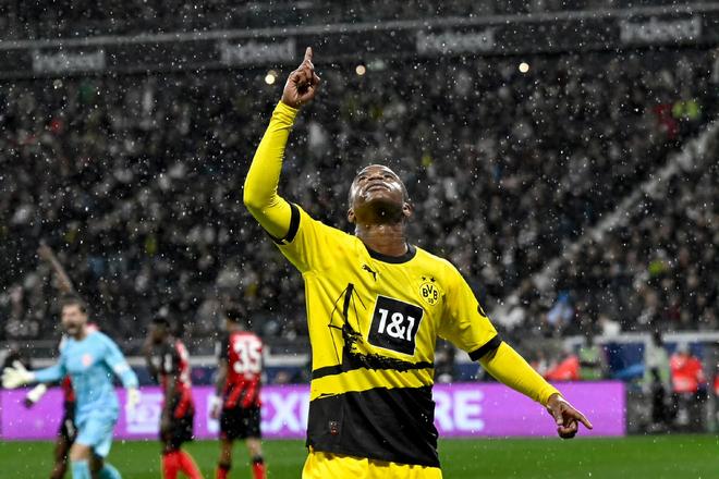 拜仁慕尼黑发布备战花絮,今夜伤情更新,德国杯任务艰巨,资深球员宣示担当(拜仁慕尼黑中文官网) 拜仁慕尼黑发布备战花絮,今夜伤情更新,德国杯任务艰巨,资深球员宣示担当(拜仁慕尼黑中文官网)