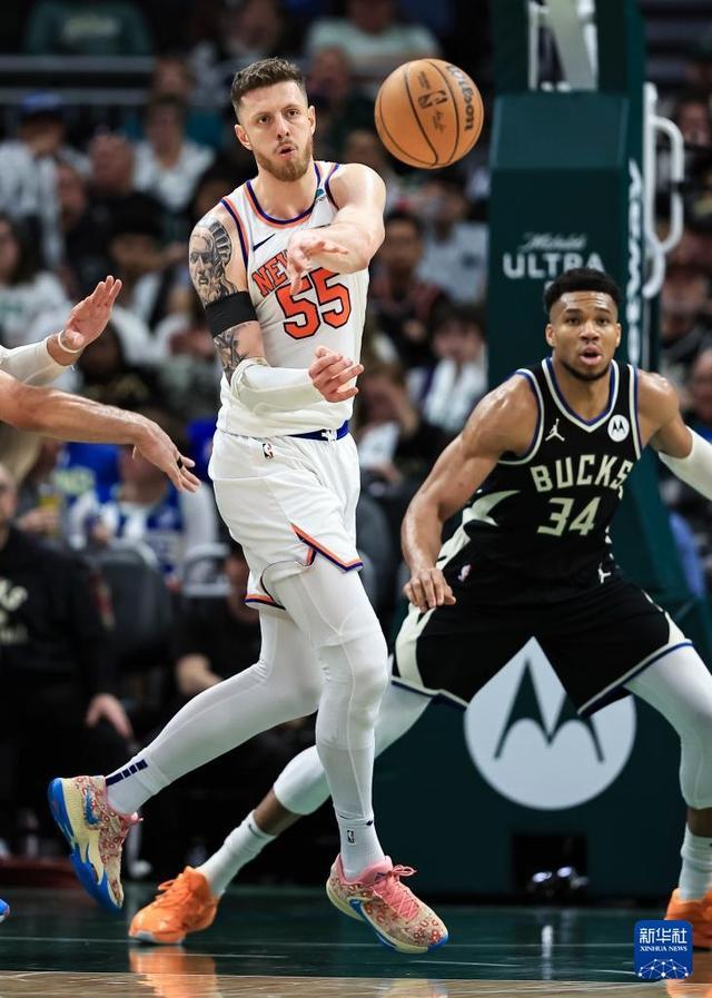 NBA常规赛转会期再迎强敌；密尔沃基雄鹿遗憾出局；主帅态度：更衣室稳定；更衣室氛围转暖的简单介绍