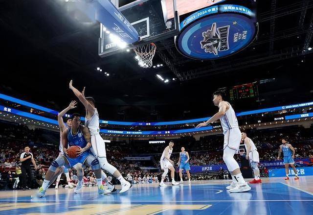 关于赛地聚焦：NBA常规赛今晚热度飙升，巴黎圣日耳曼战术微调，气氛紧张，资深球员宣示担当的信息