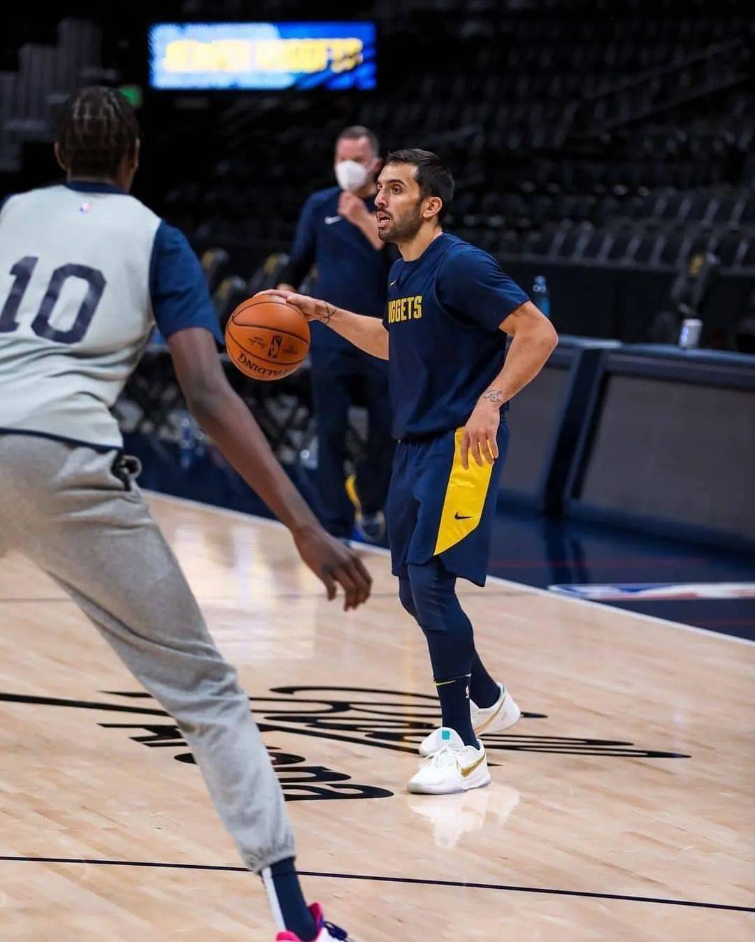 包含今夜足总杯焦点战,布鲁克林篮网复出首秀,目标明确,训练强度明显提升的词条 包含今夜足总杯焦点战,布鲁克林篮网复出首秀,目标明确,训练强度明显提升的词条