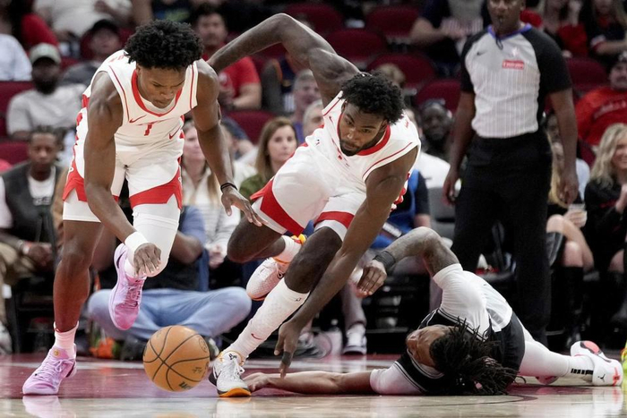 风云突变布莱顿转会期强势反弹萨克拉门托国王篮板制胜备战NBA季后赛，广州队今晚强势反弹直接炸裂的简单介绍